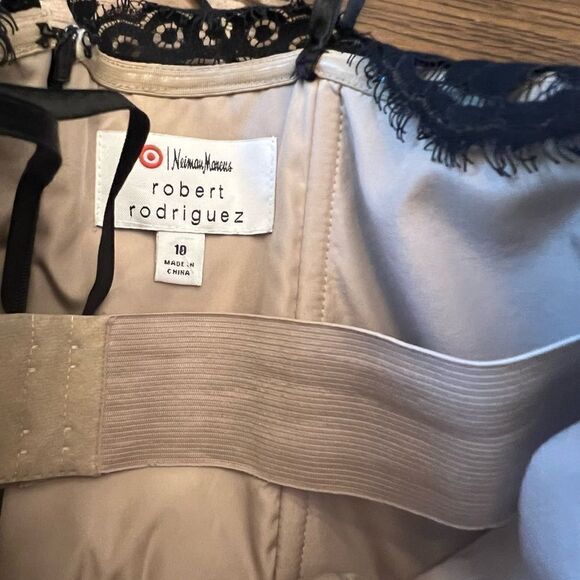 Gorgeous Neiman Marcus x Robert Rodriquez for Target Lace Cocktail Dress. 10. - Picture 4 of 10